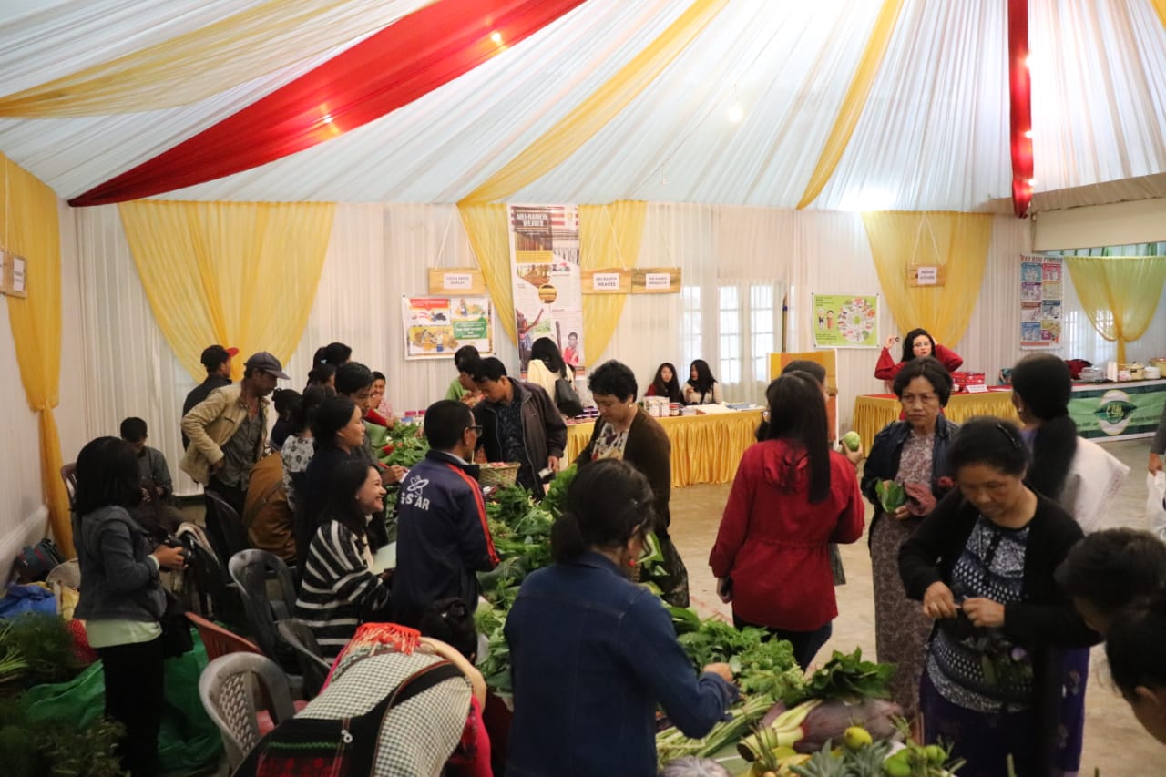 Read more about the article Local chemical-free vegetables and wild edibles sold to more than 400 people: Mei-Ramew Farmers’ Market July Edition