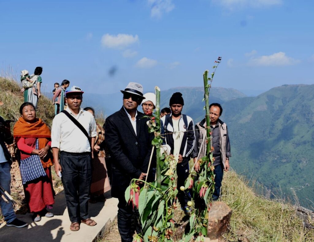 Bah Titosstarwell Chyne, CEM KHADC inaugurates the vertical transportation at Nongtraw, East Khasi Hills. 