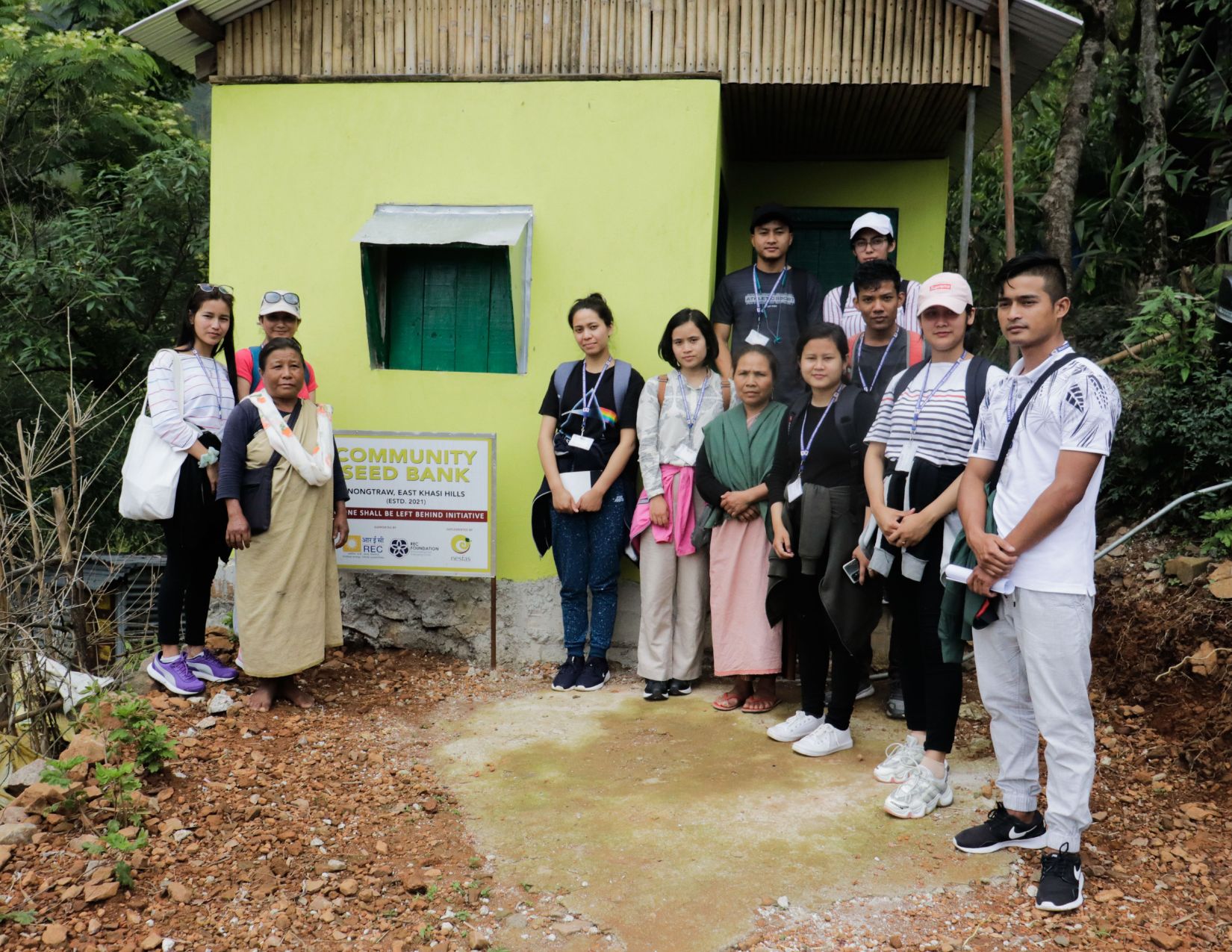 Read more about the article MLCU students interact with custodian farmers during exposure trip at Nongtraw