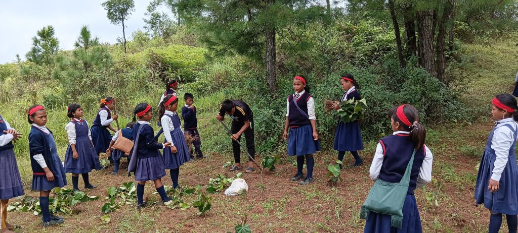 School Children taking part in the plantation program 