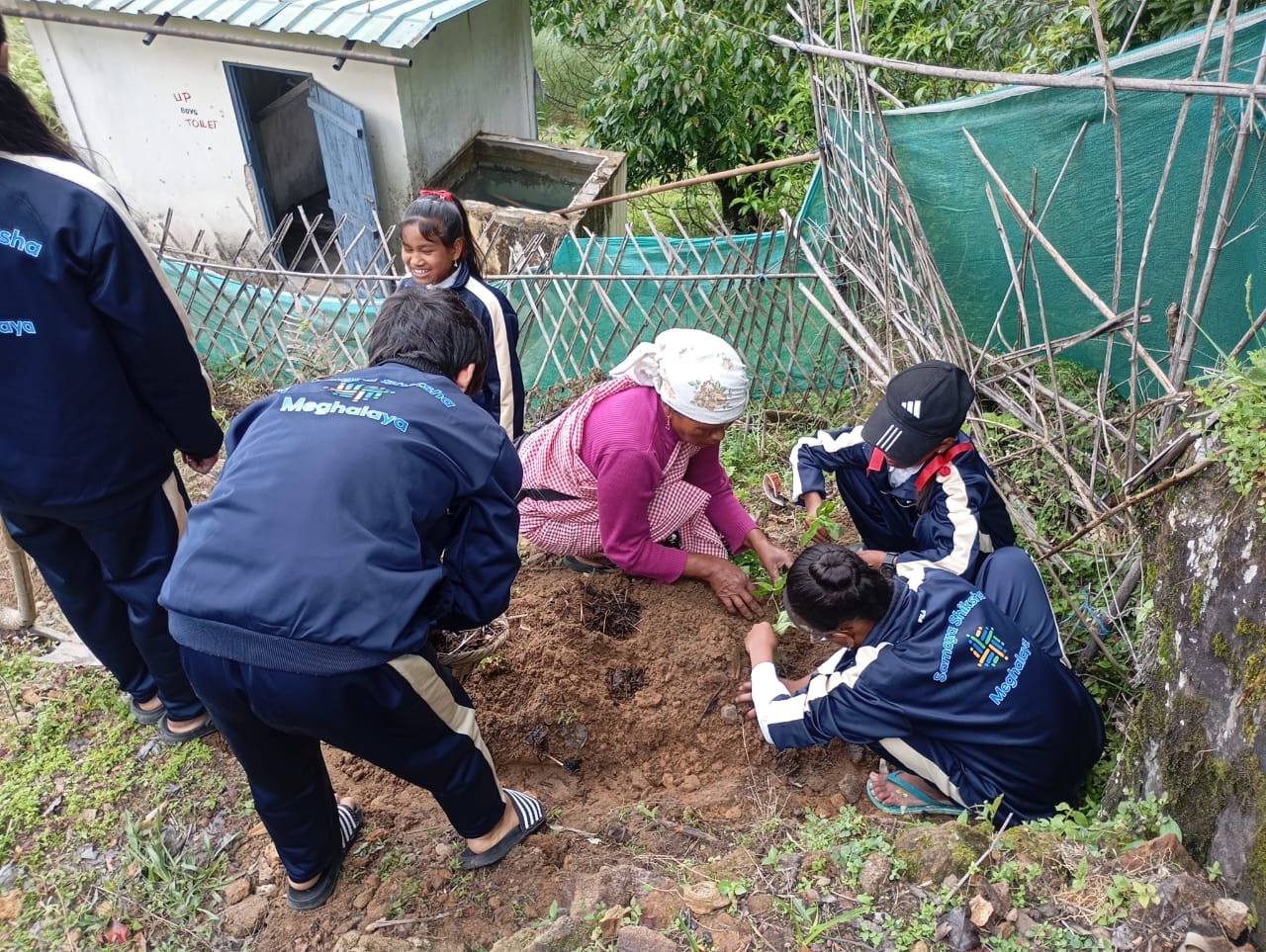 Read more about the article More Than a Fence: Parents of Laitlyndop School Coming Together for a Better Learning Environment